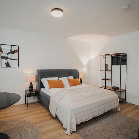 Downtown Apartment Mit Luxusbad Am Hafen Nur 5 Minuten Zu Fuss In Die Innenstadt Und Zum Bahnhof! โอลเดนบวร์ก ภายนอก รูปภาพ