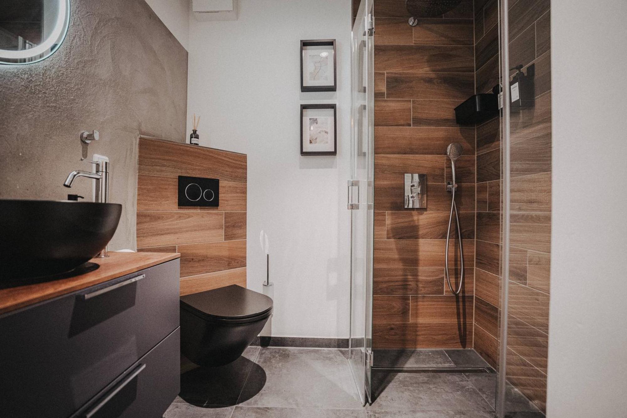 Downtown Apartment Mit Luxusbad Am Hafen Nur 5 Minuten Zu Fuss In Die Innenstadt Und Zum Bahnhof! โอลเดนบวร์ก ภายนอก รูปภาพ