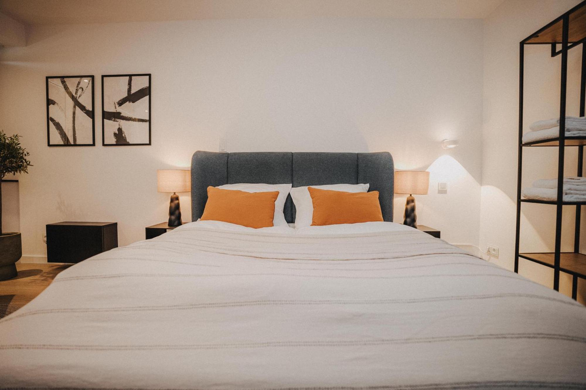 Downtown Apartment Mit Luxusbad Am Hafen Nur 5 Minuten Zu Fuss In Die Innenstadt Und Zum Bahnhof! โอลเดนบวร์ก ภายนอก รูปภาพ