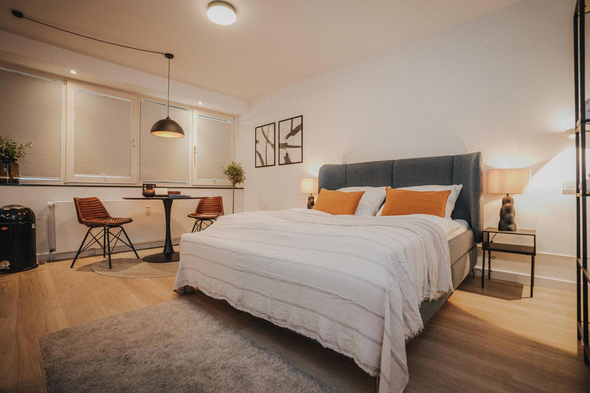 Downtown Apartment Mit Luxusbad Am Hafen Nur 5 Minuten Zu Fuss In Die Innenstadt Und Zum Bahnhof! โอลเดนบวร์ก ภายนอก รูปภาพ