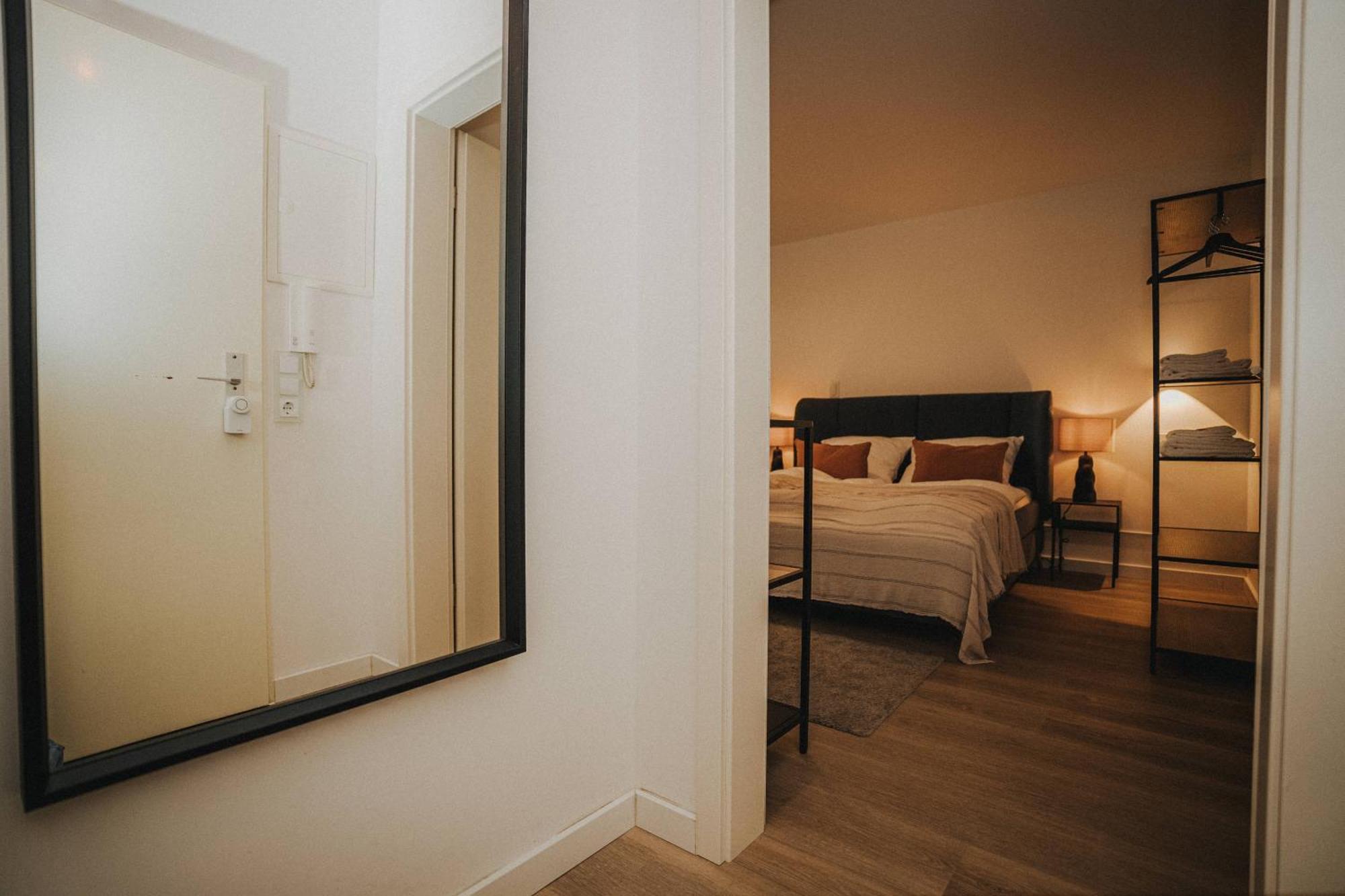 Downtown Apartment Mit Luxusbad Am Hafen Nur 5 Minuten Zu Fuss In Die Innenstadt Und Zum Bahnhof! โอลเดนบวร์ก ภายนอก รูปภาพ