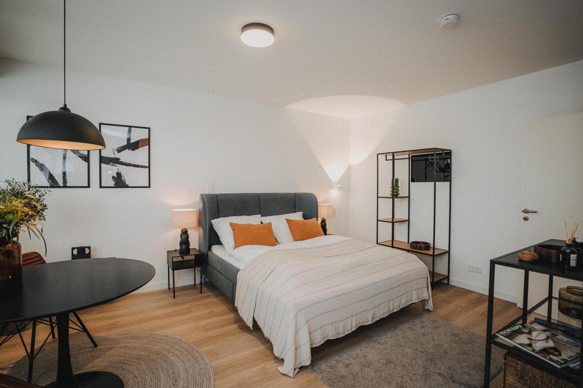 Downtown Apartment Mit Luxusbad Am Hafen Nur 5 Minuten Zu Fuss In Die Innenstadt Und Zum Bahnhof! โอลเดนบวร์ก ภายนอก รูปภาพ