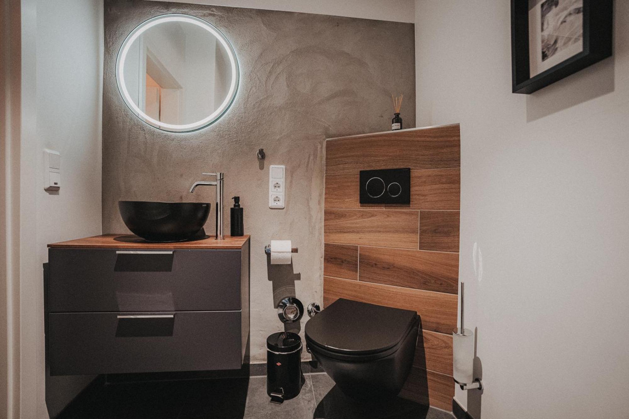 Downtown Apartment Mit Luxusbad Am Hafen Nur 5 Minuten Zu Fuss In Die Innenstadt Und Zum Bahnhof! โอลเดนบวร์ก ภายนอก รูปภาพ