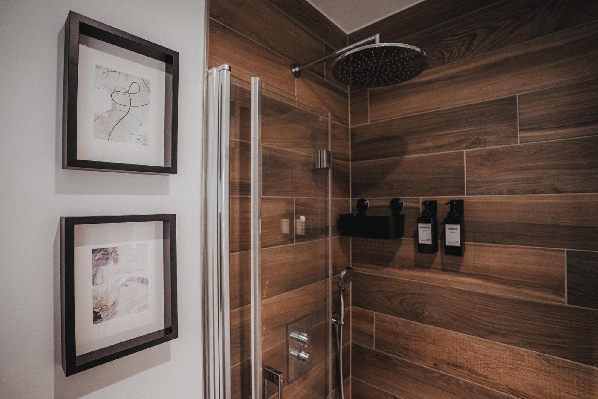 Downtown Apartment Mit Luxusbad Am Hafen Nur 5 Minuten Zu Fuss In Die Innenstadt Und Zum Bahnhof! โอลเดนบวร์ก ภายนอก รูปภาพ