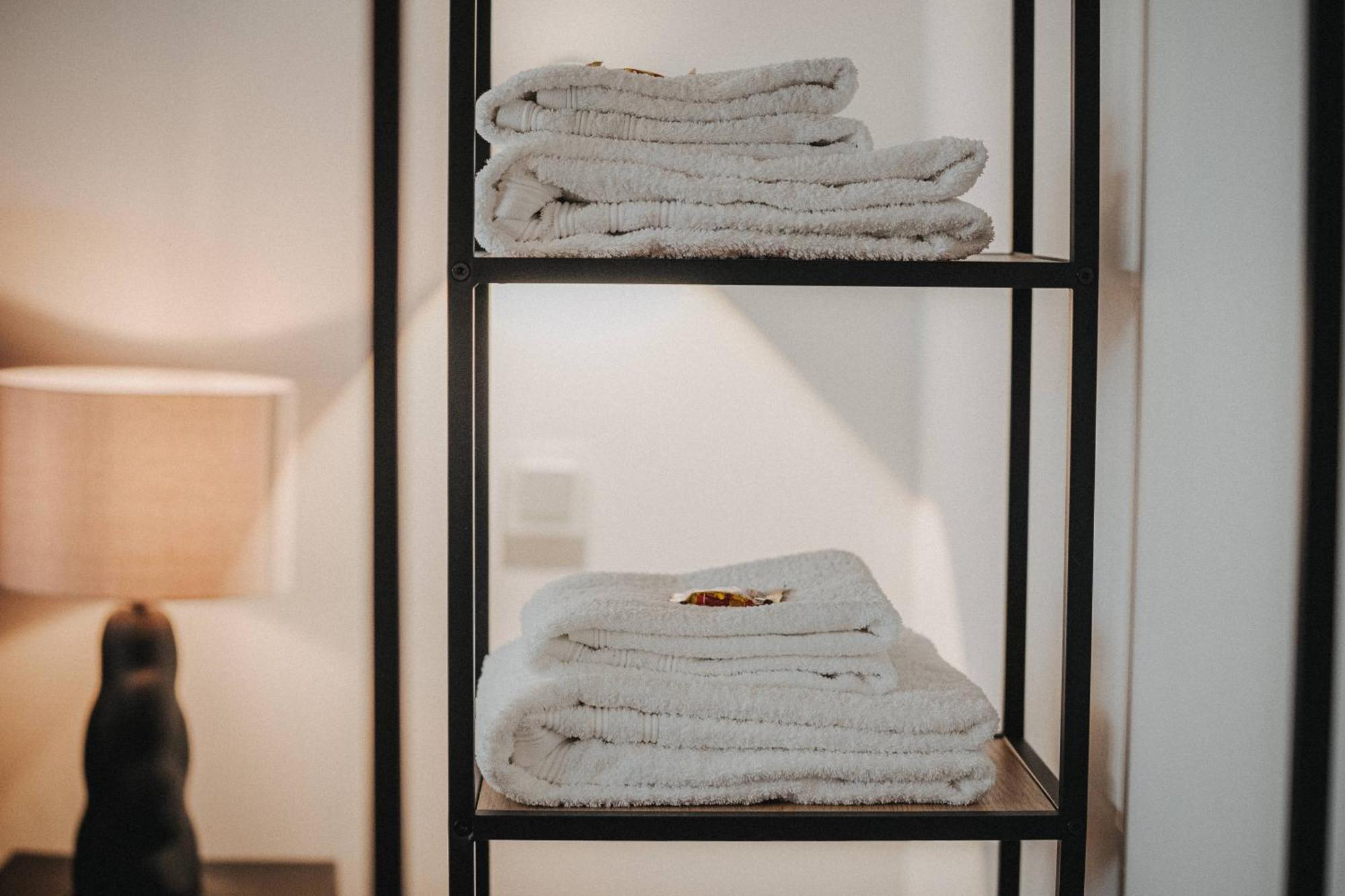 Downtown Apartment Mit Luxusbad Am Hafen Nur 5 Minuten Zu Fuss In Die Innenstadt Und Zum Bahnhof! โอลเดนบวร์ก ภายนอก รูปภาพ